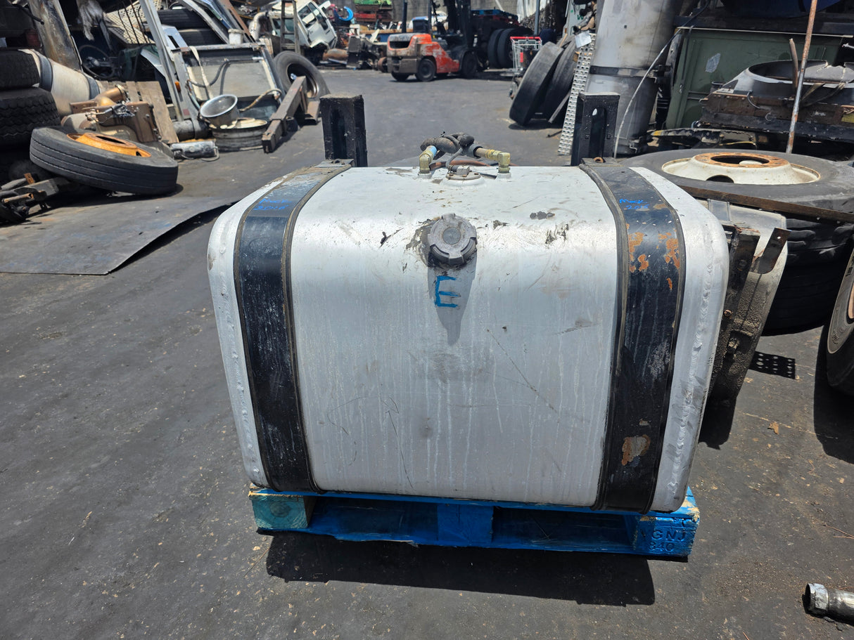 Mack MRU613 Aluminum D-Shape Fuel Tank For Sale