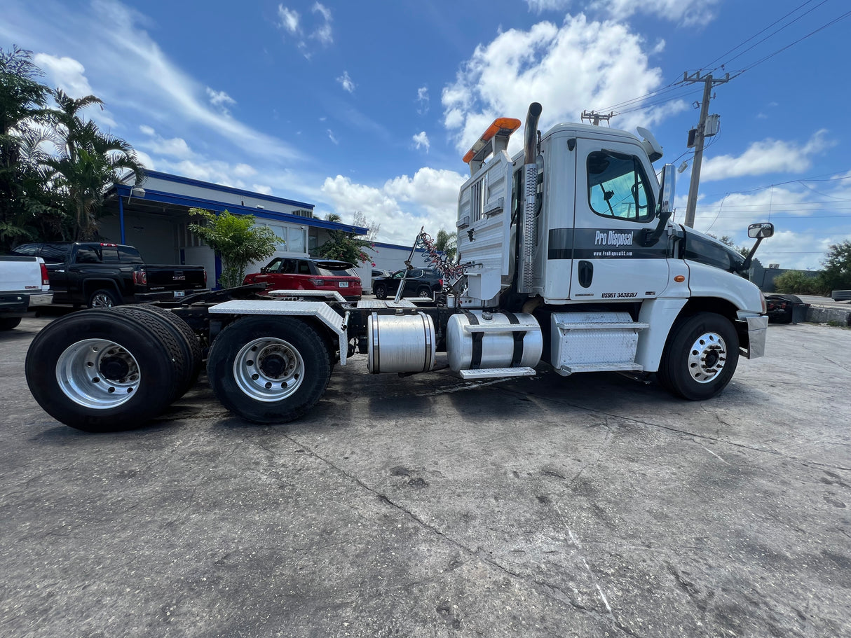 2012 Freightliner Cascadia 125 Cab & Chassis Truck GLIDER KIT (NO ENGINE NO TRANSMISSION)