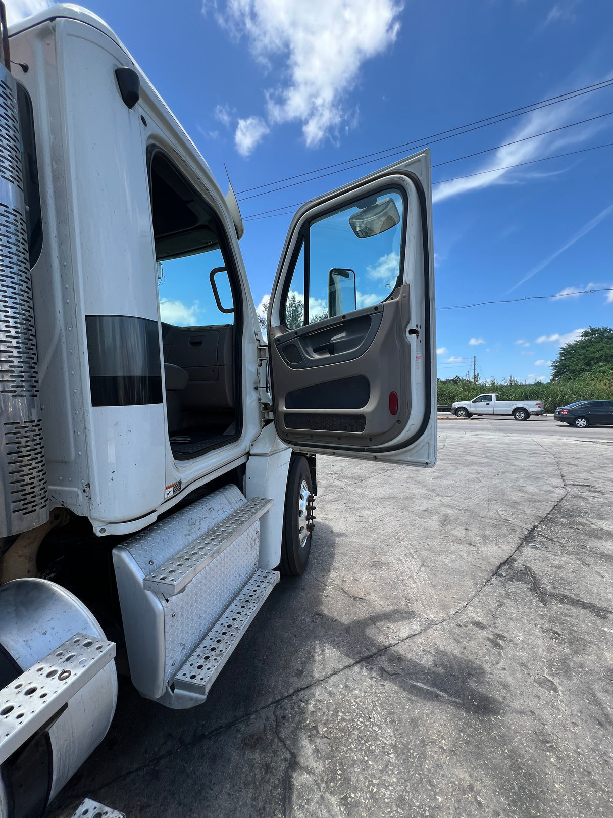 2012 Freightliner Cascadia 125 Cab & Chassis Truck GLIDER KIT (NO ENGINE NO TRANSMISSION)