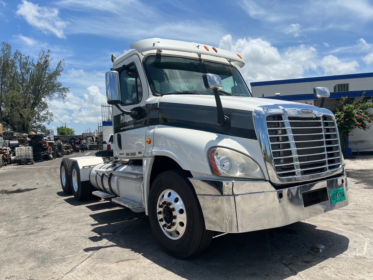 2012 Freightliner Cascadia 125 Cab & Chassis Truck GLIDER KIT (NO ENGINE NO TRANSMISSION)