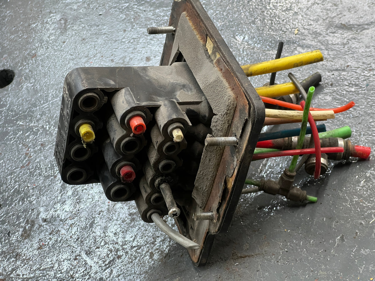 Sterling Air Valve Manifold A12-18075-001 For Sale