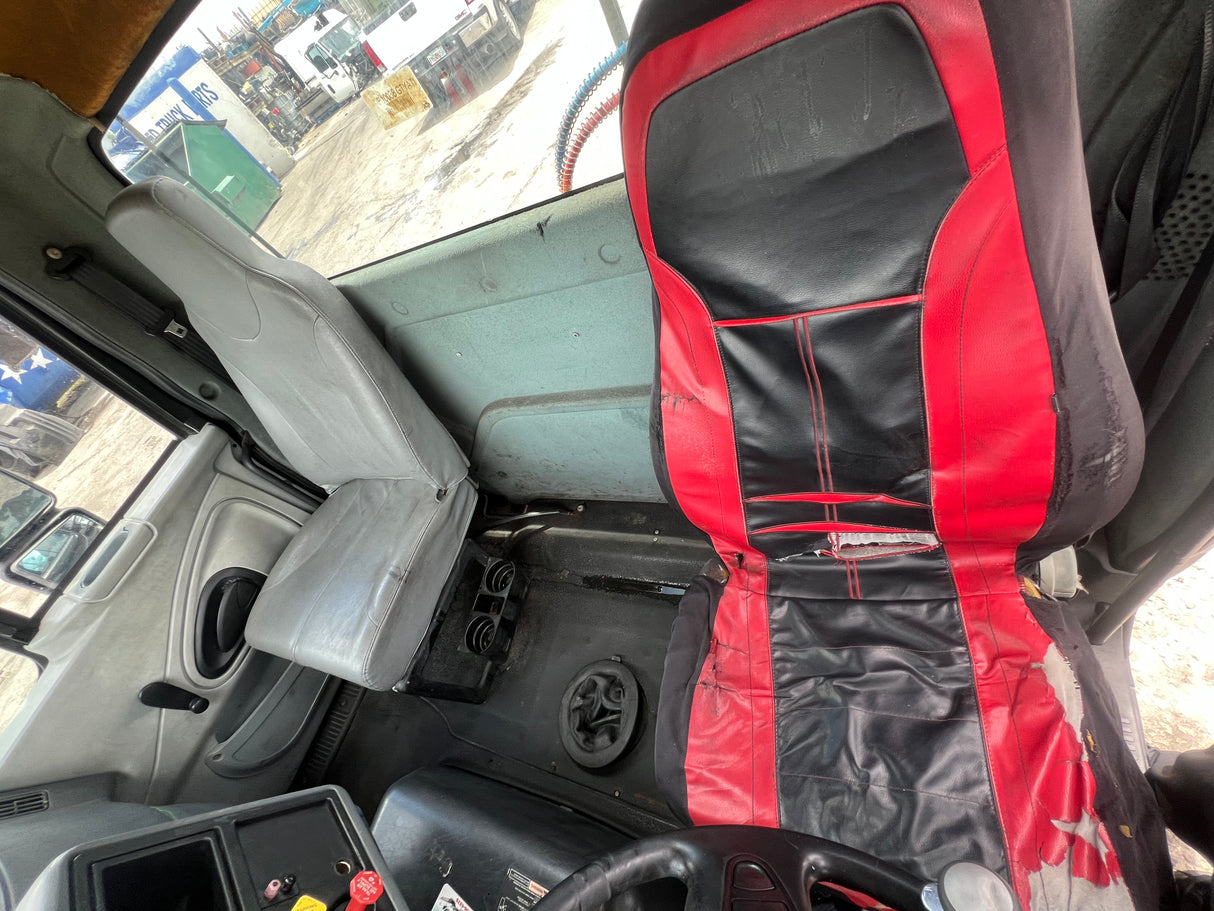 2005 International 8600 SBA Cab
