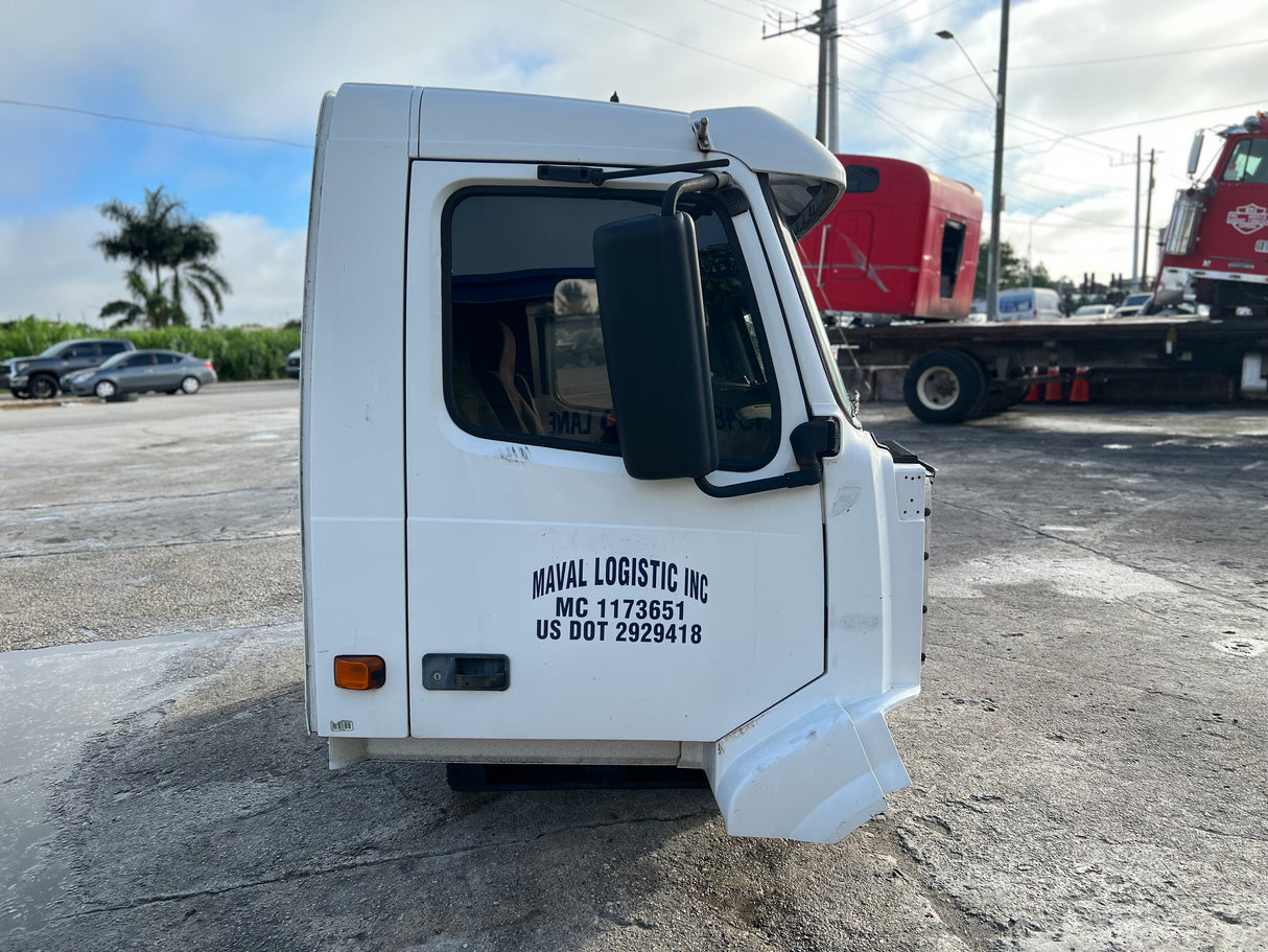 2006 Volvo VNL Conventional-New Generation CAB