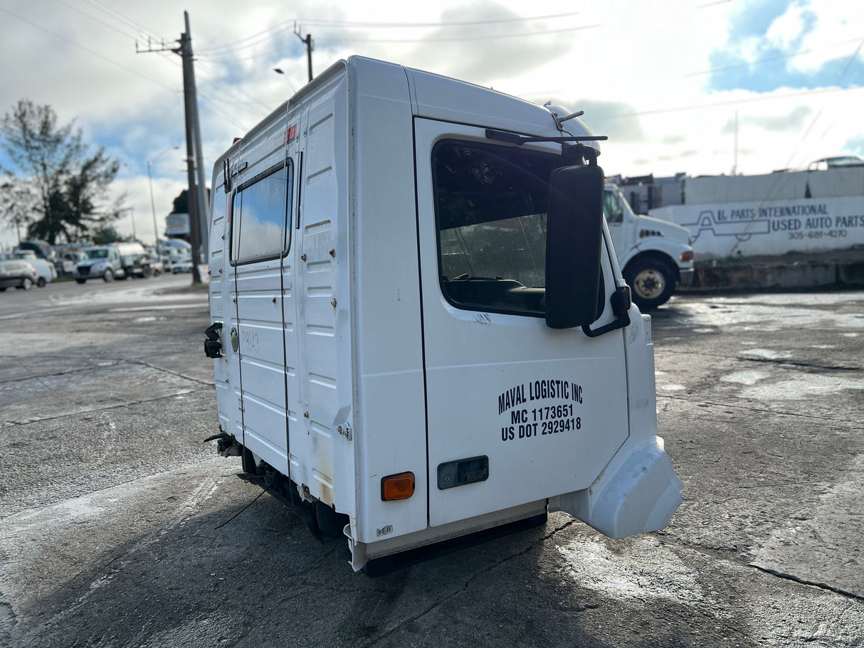 2006 Volvo VNL Conventional-New Generation CAB