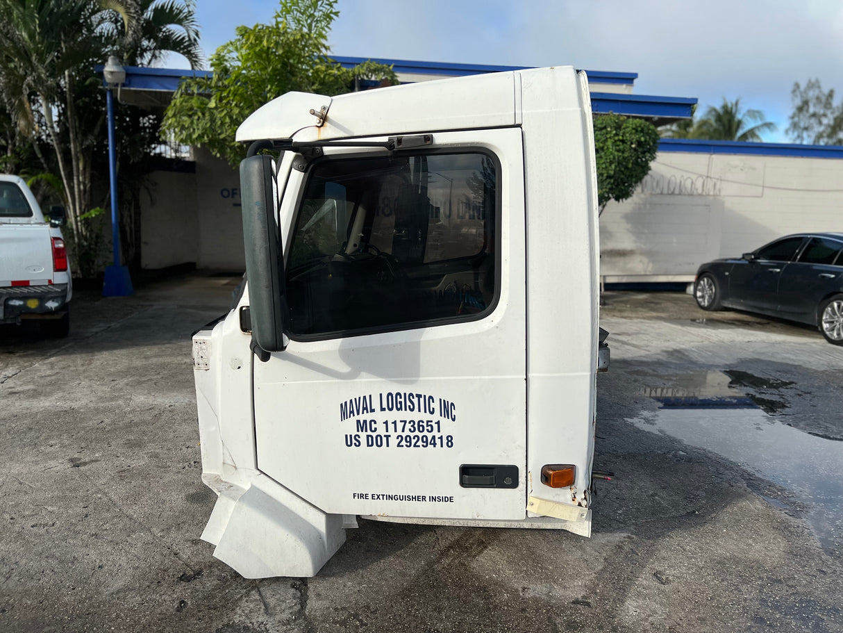 2006 Volvo VNL Conventional-New Generation CAB