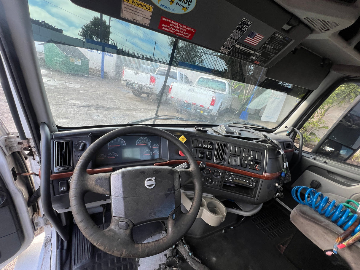 2006 Volvo VNL Conventional-New Generation CAB