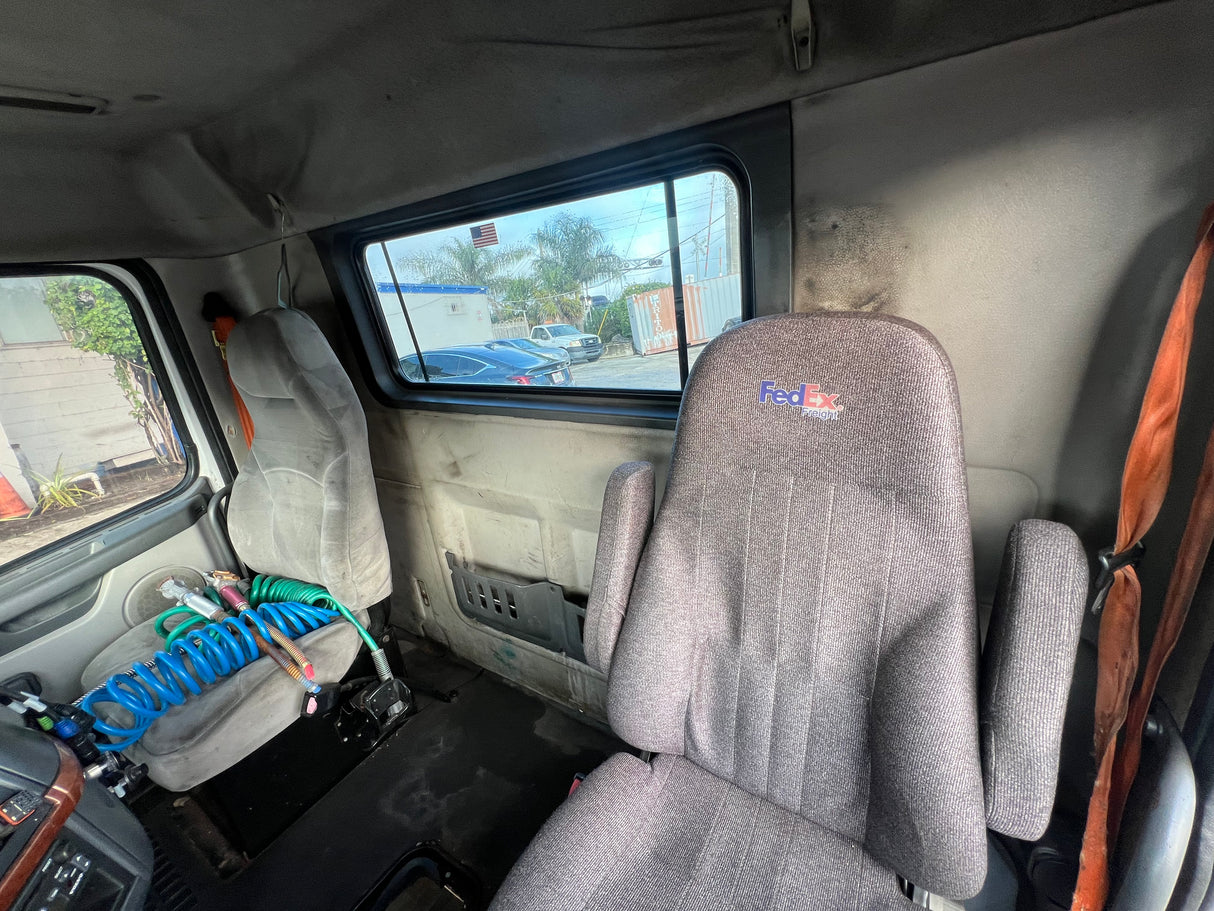2006 Volvo VNL Conventional-New Generation CAB
