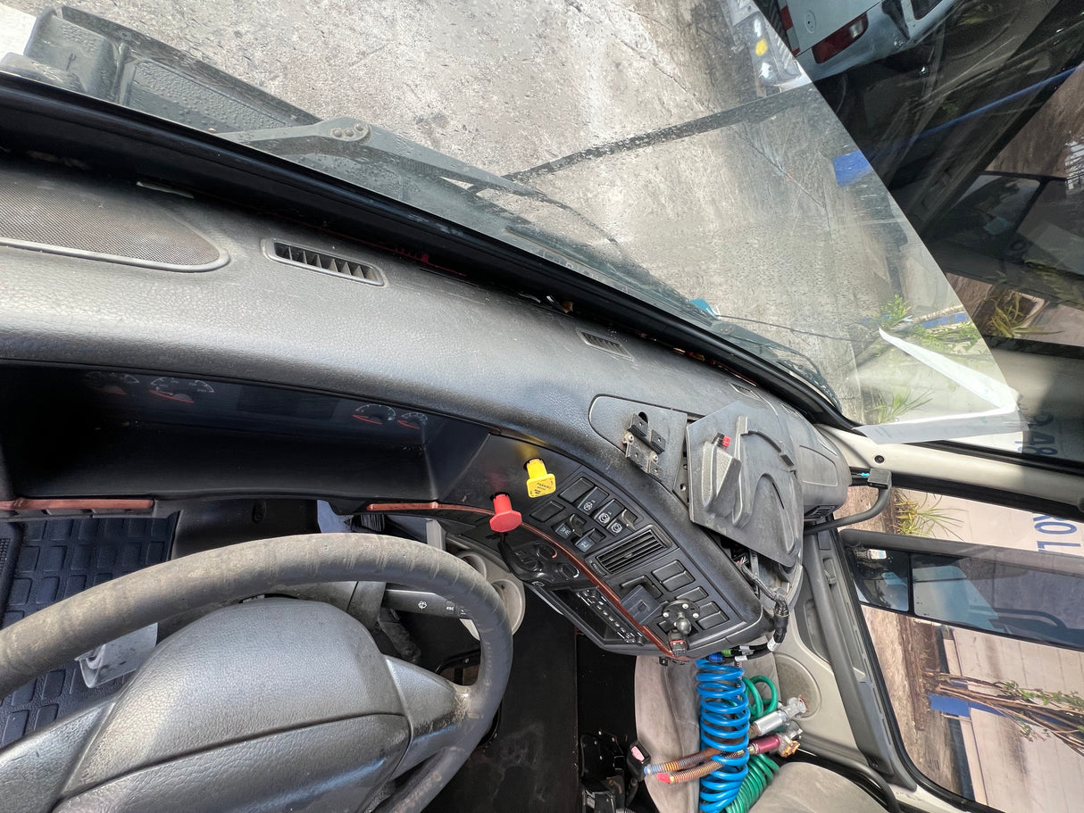 2006 Volvo VNL Conventional-New Generation CAB
