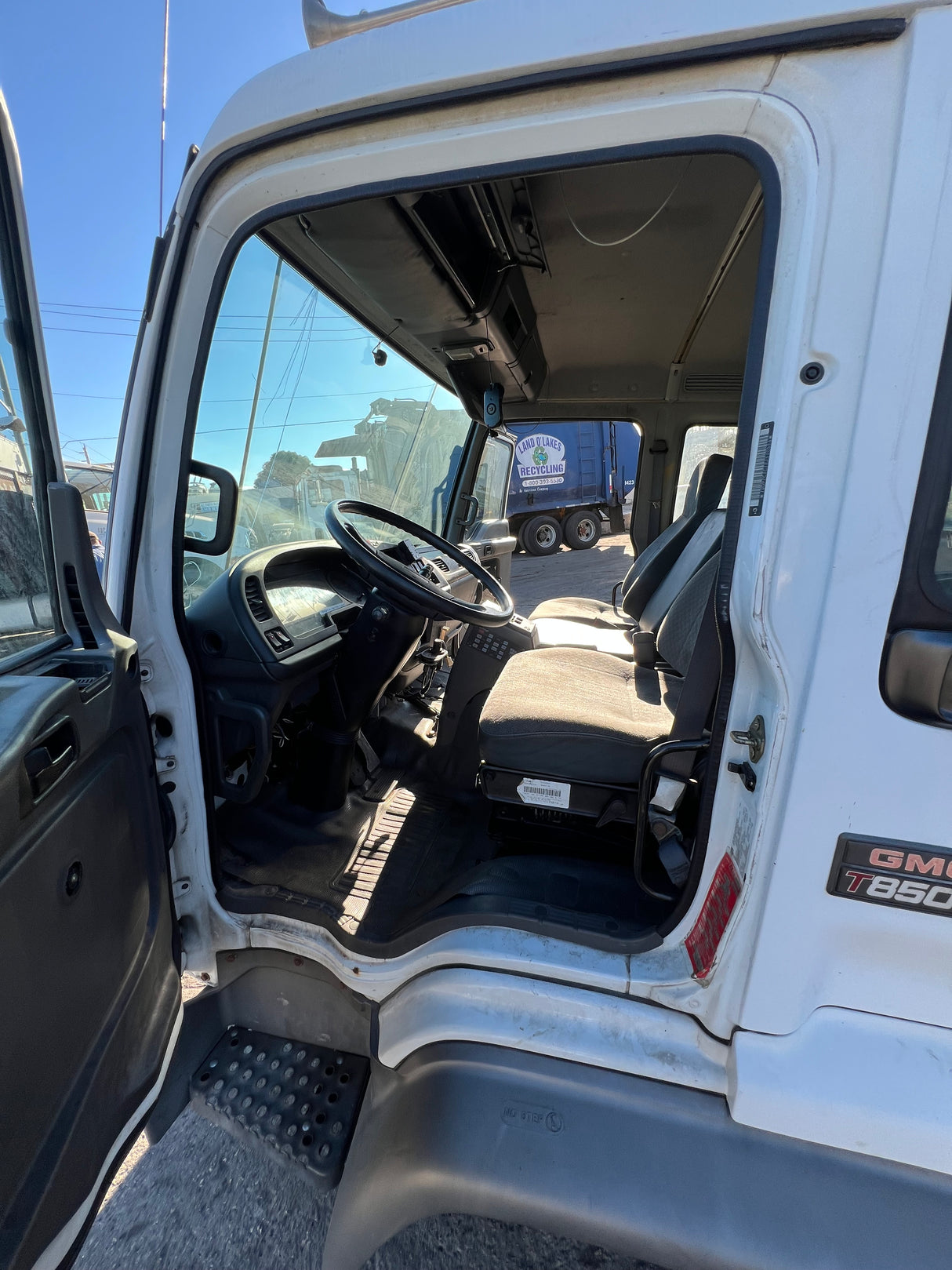 2002 GMC T7500 Tilt Cab Shell