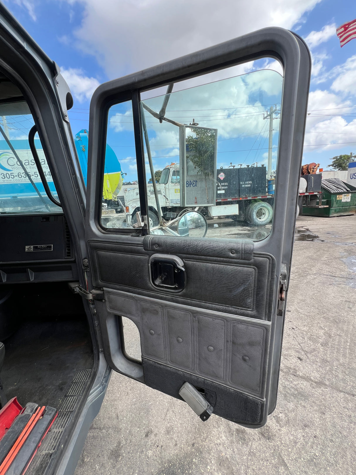 1995 Mack CH613 600 Series Sleeper CAB Shell