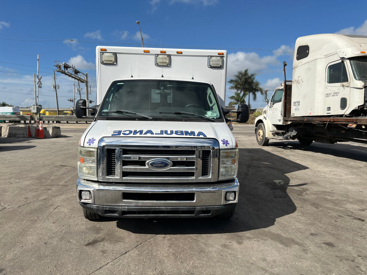 2009 FORD E450 SUPER DUTY Full-Size Van Ambulance/ Truck