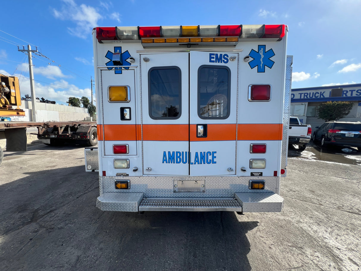 2003 FORD E450 SUPER DUTY Full-Size Van Ambulance/Truck