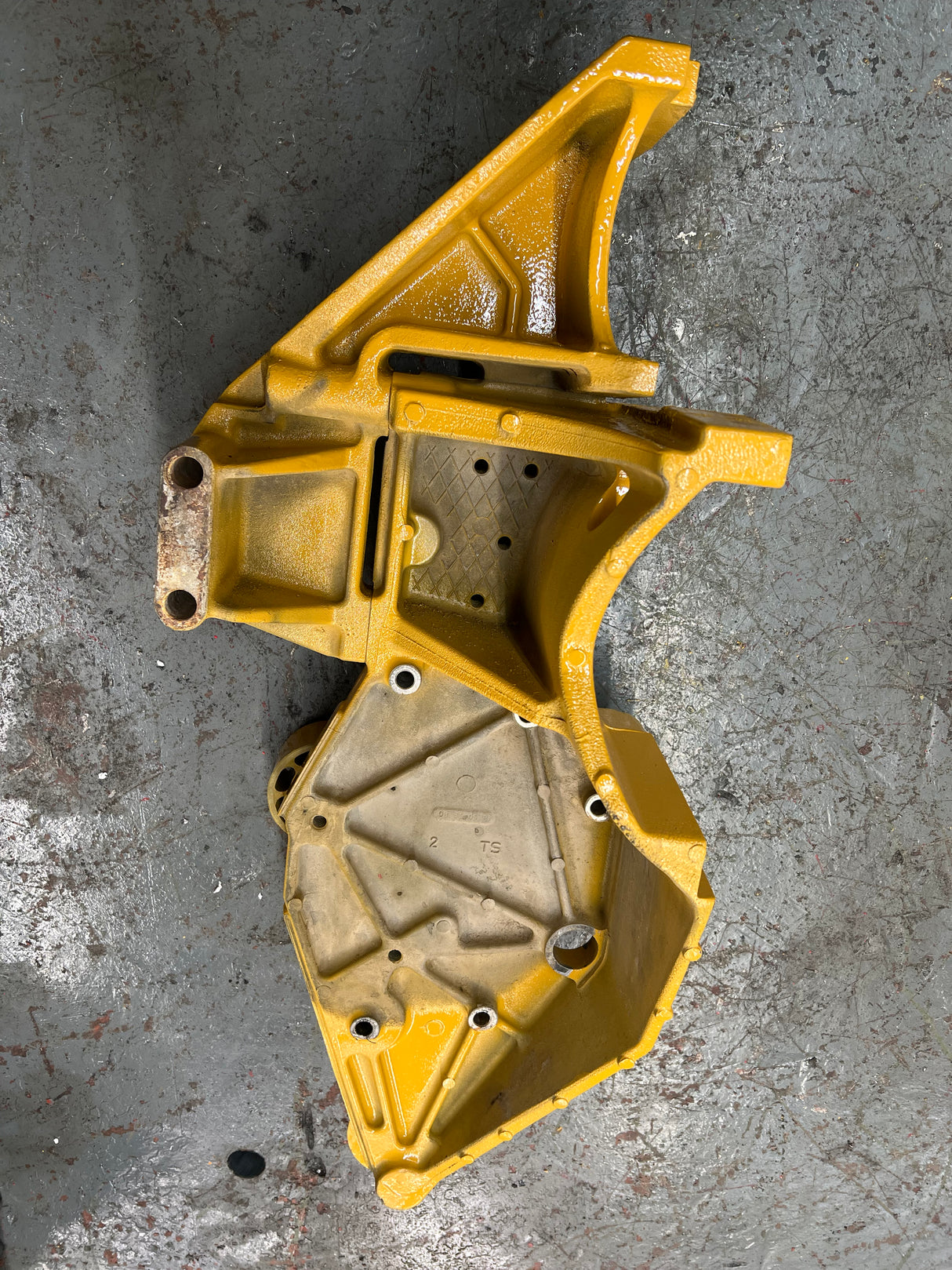 Caterpillar C15 Alternator / Compressor Support Bracket Part # 259-0555, 233-6138 For Sale