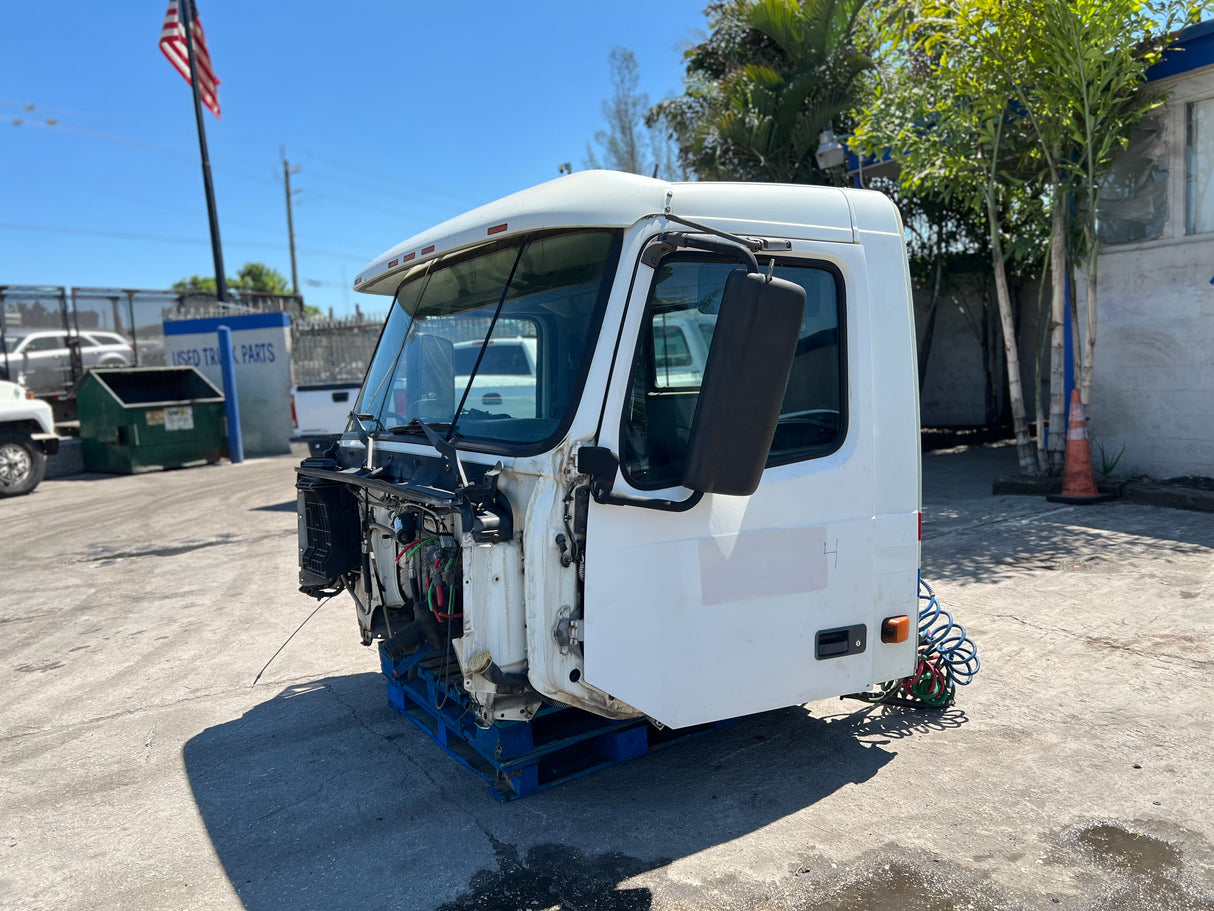 2006 VOLVO VNL NEW-GENERATION CAB SHELL For Sale