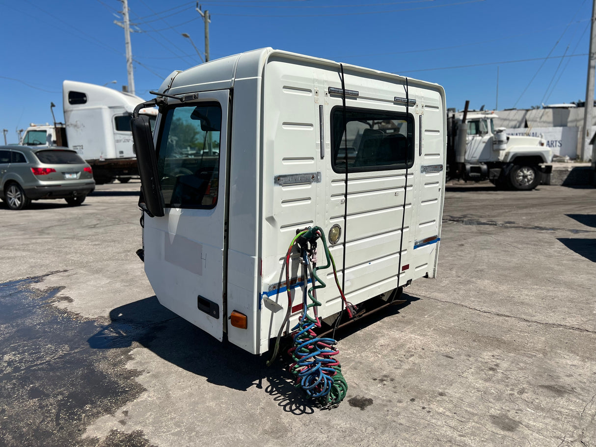 2006 VOLVO VNL NEW-GENERATION CAB SHELL For Sale