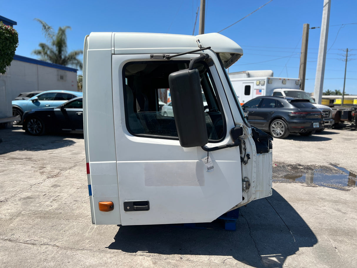 2006 VOLVO VNL NEW-GENERATION CAB SHELL For Sale