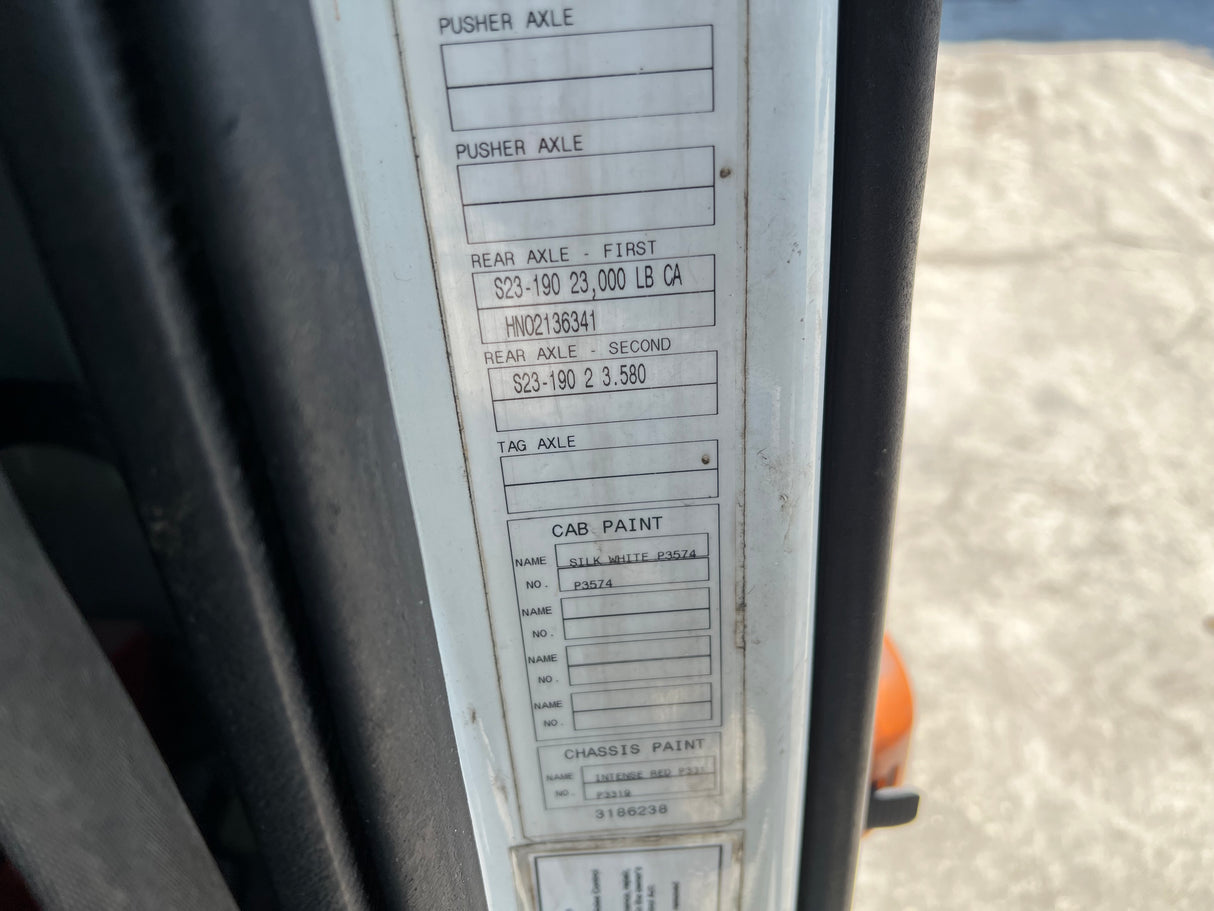 2006 VOLVO VNL NEW-GENERATION CAB SHELL For Sale