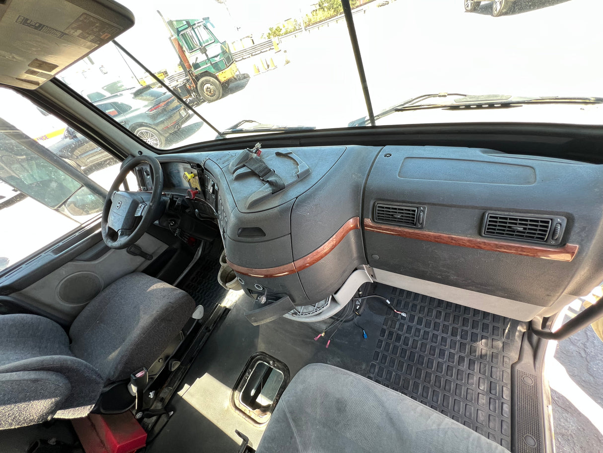 2006 VOLVO VNL NEW-GENERATION CAB SHELL For Sale