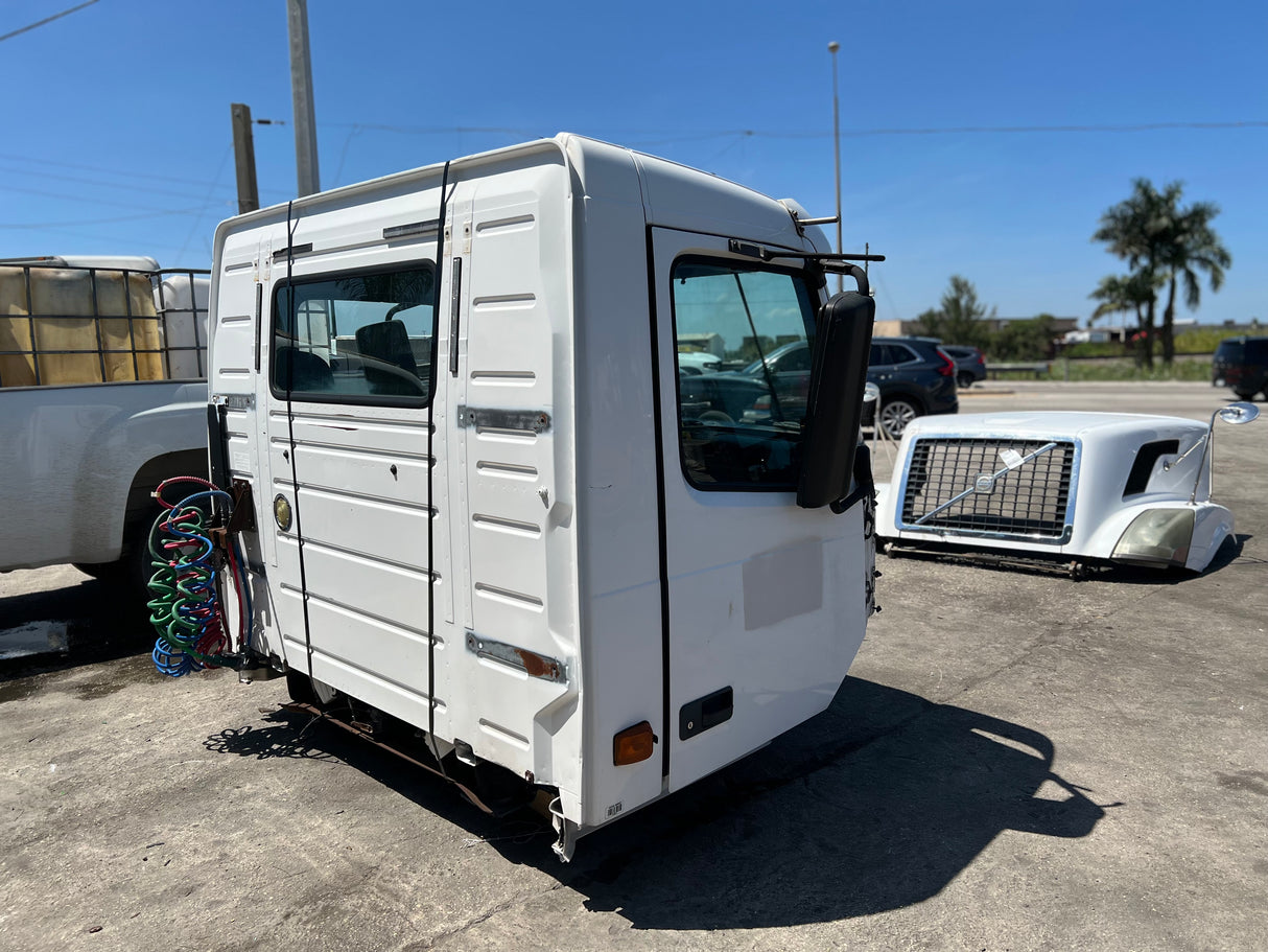 2006 Volvo VNL Conventional New Generation CAB Shell For Sale