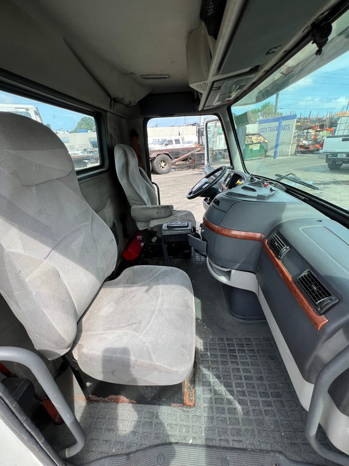 2007 Volvo VNL Conventional New Generation CAB Shell For Sale