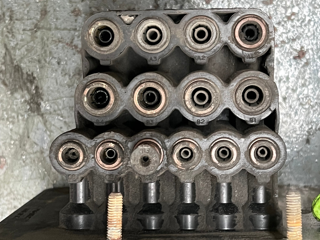 FREIGHTLINER Air Valve Manifold Part # F6HT-2B280-A2A For Sale