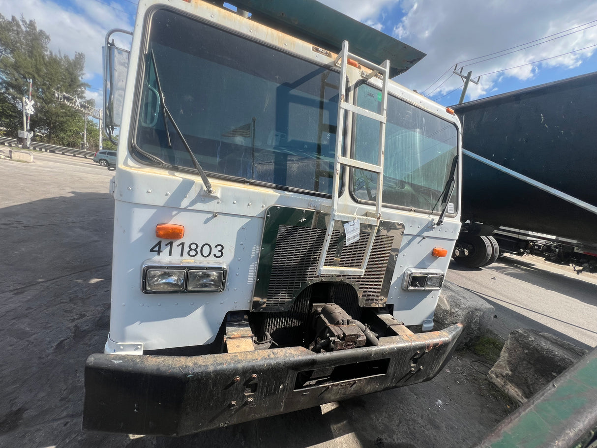 2003 Peterbilt 320 Low Entry Cab Over