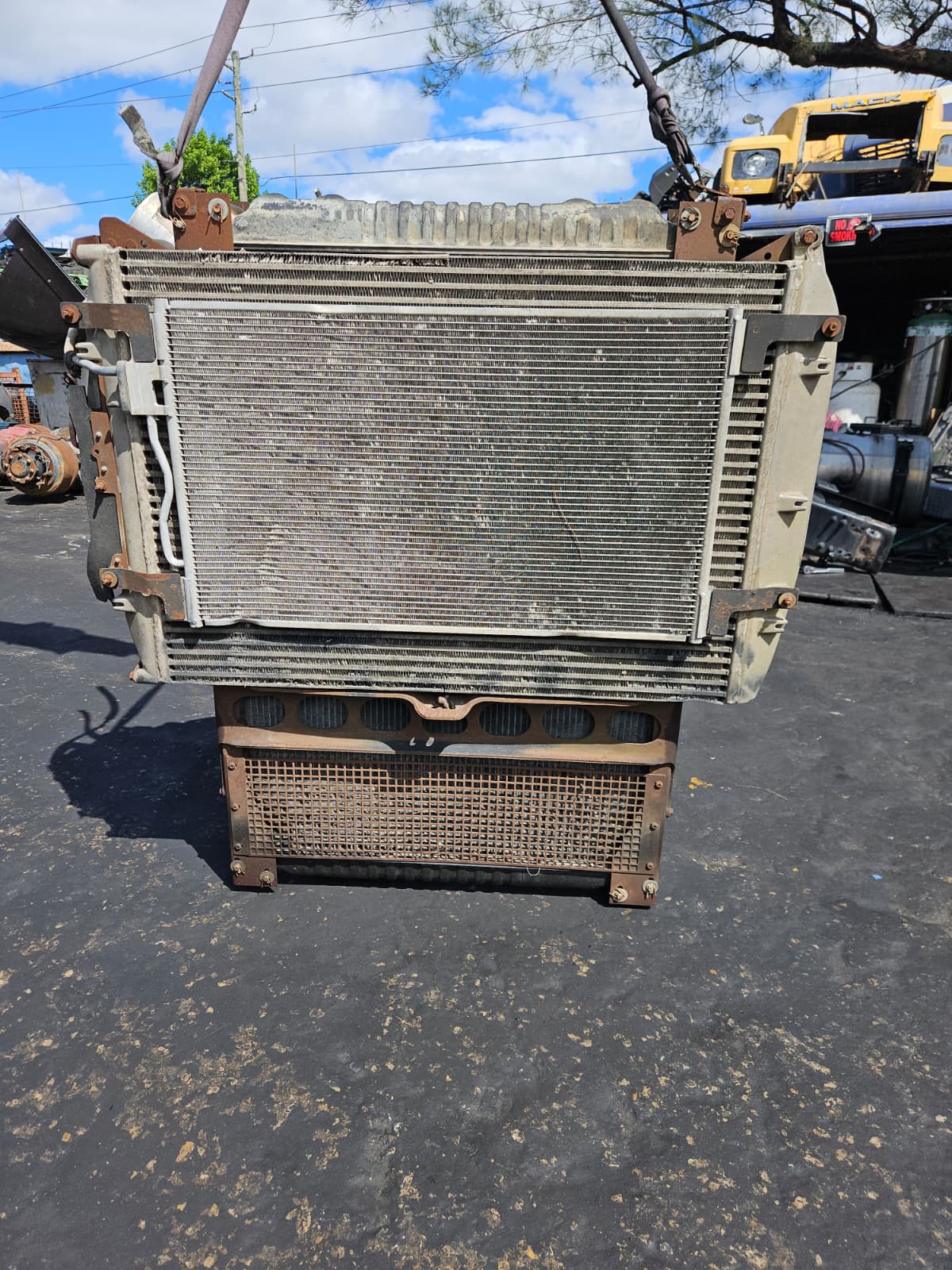 2003 Freightliner Columbia Cooling Assembly (RAD. COND. ATAAC) For Sale