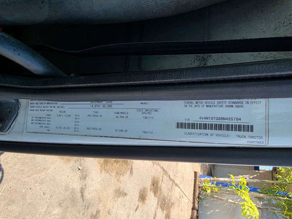 2006 VOLVO VNL CONVENTIONAL NEW GENERATION CAB FOR SALE