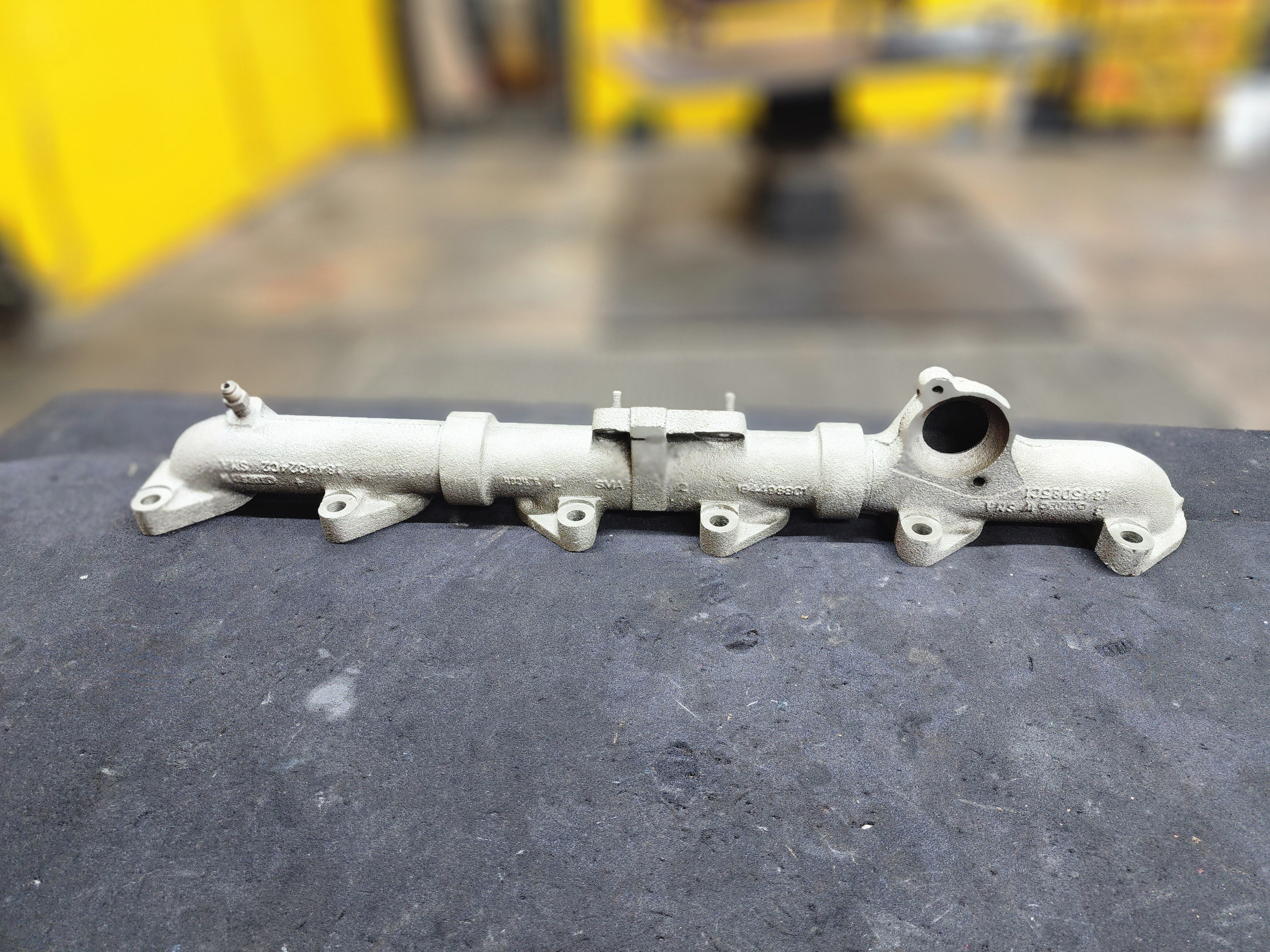 International DT466E Exhaust Manifold 1844988C1, 1844324C2