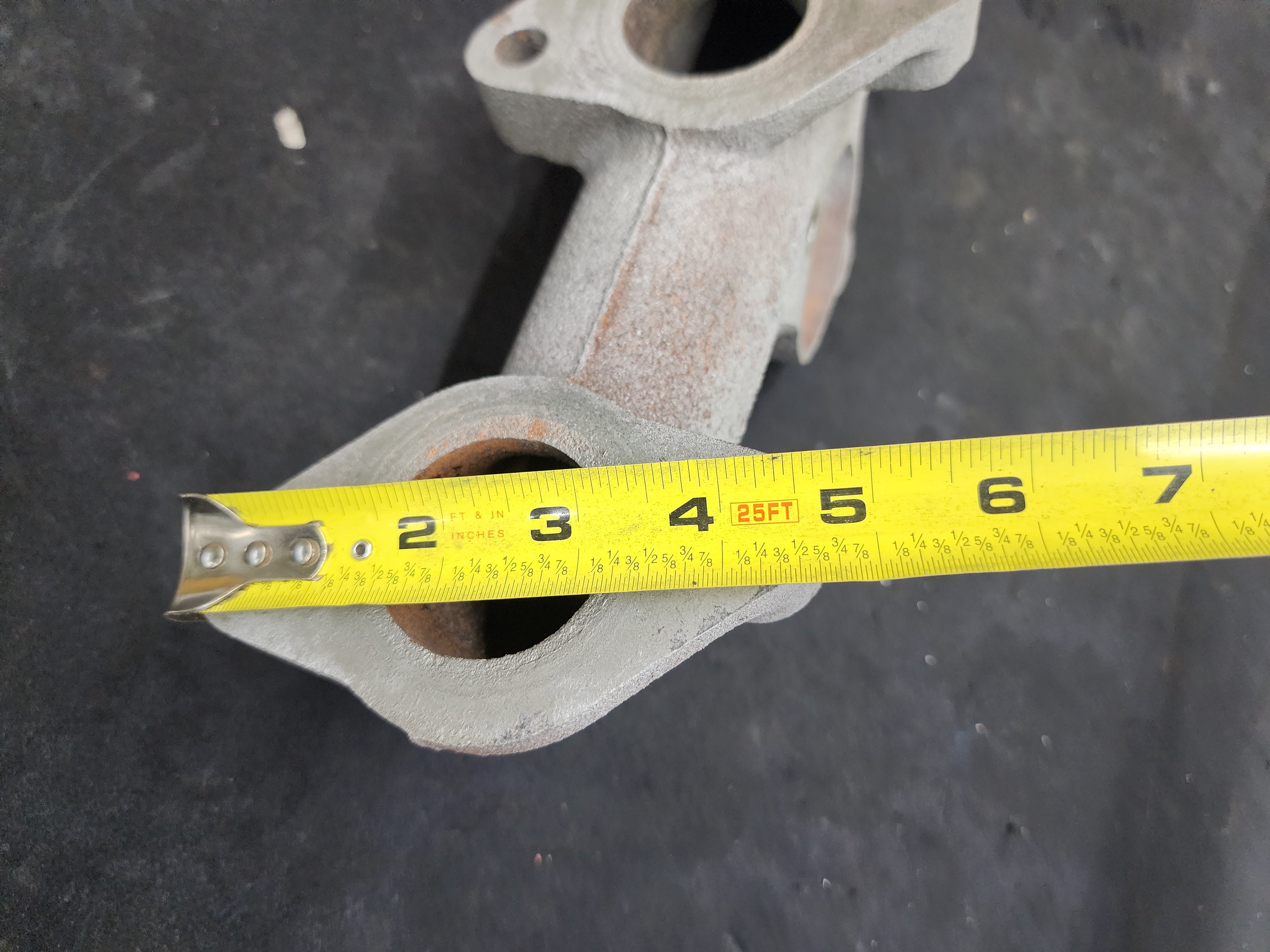 International DT466E Exhaust Manifold 1844988C1, 1844324C2