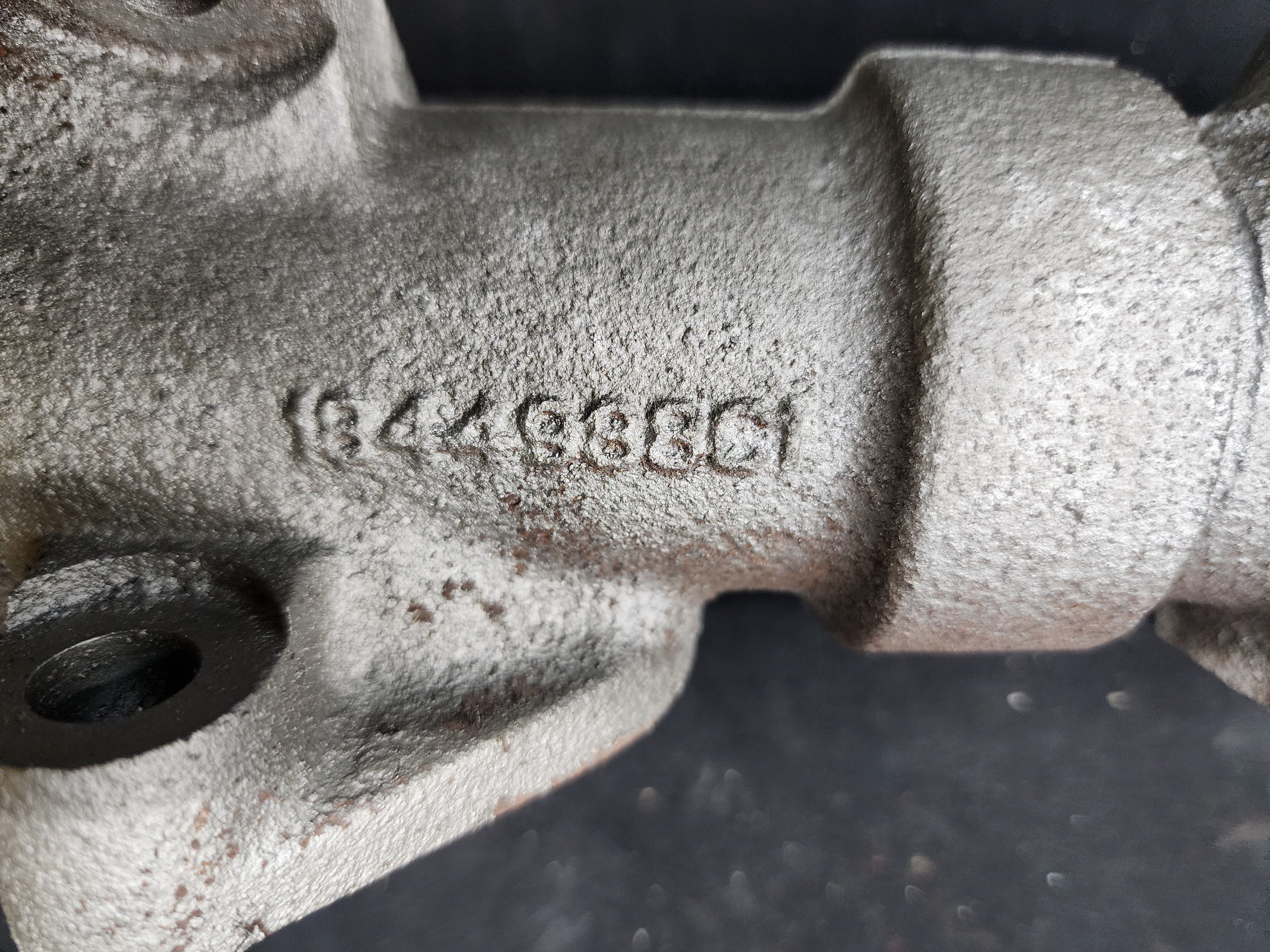 International DT466E Exhaust Manifold 1844988C1, 1844324C2
