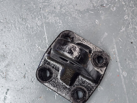 Cummins ISB 6.7L Engine Mount R0130509000 For Sale