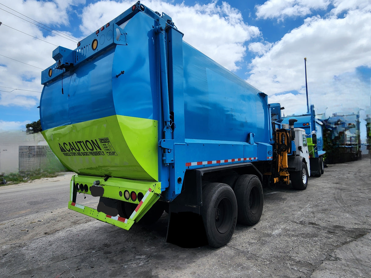 2011 Mack LEU613 Series 600 Garbage Truck W/ Mack MP7 Diesel Engine