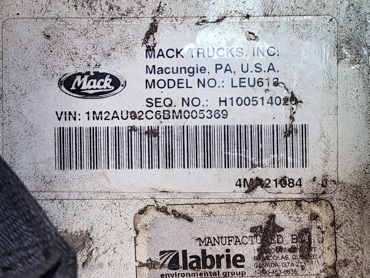 2011 Mack LEU613 Series 600 Garbage Truck W/ Mack MP7 Diesel Engine
