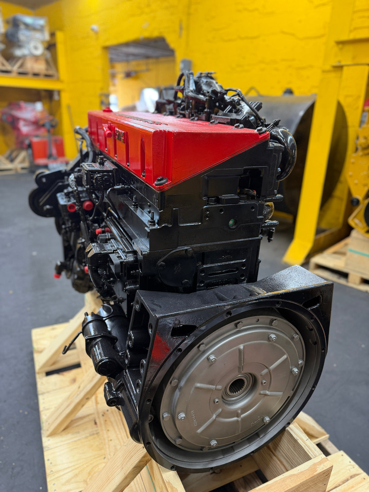 CUMMINS ISM ENGINE FOR SALE VIEW FROM THE FLYWHEEL HOUSING AND CLUTCH