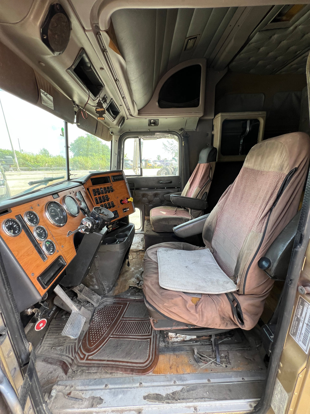 1997 International 9200 SBA Cab