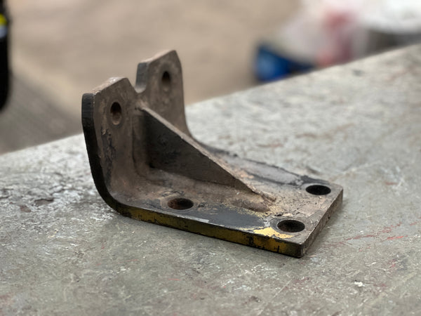 Peterbilt Passenger's Side Rear Engine Support Mount 05-18695R For Sale, 6-Bolt Hole Bracket Design