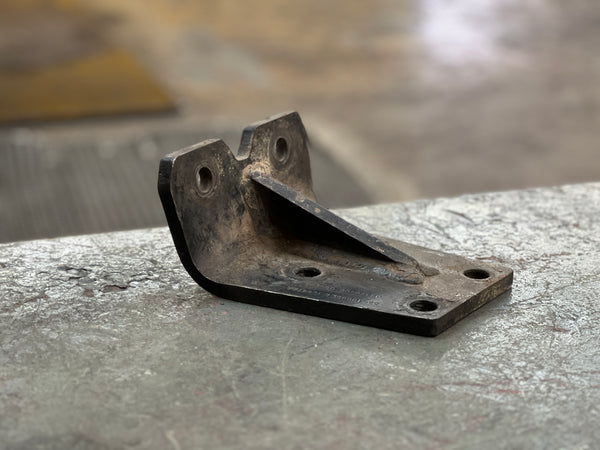 Peterbilt Driver’s Side Rear Engine Support Mount 05-18695L For Sale, 6-Bolt Hole Bracket Design