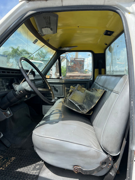 1994 Ford F700 CAB