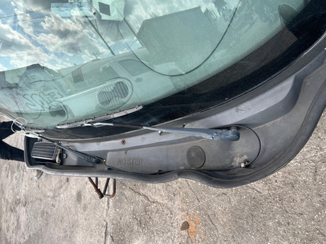 2004 International 4200 SBA - SET-BACK-AXLE Cab