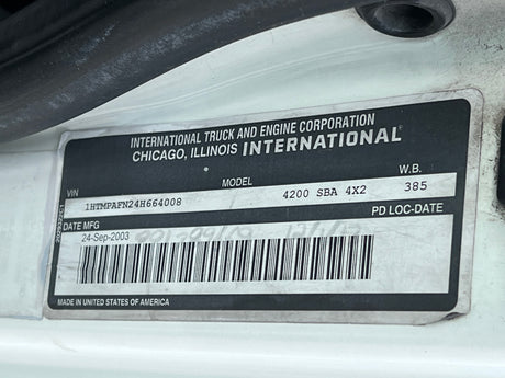 2004 International 4200 SBA - SET-BACK-AXLE Cab