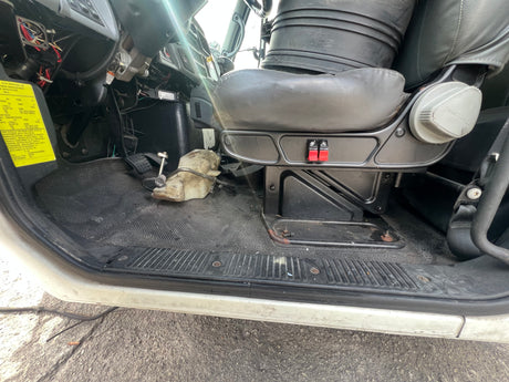 2004 International 4200 SBA - SET-BACK-AXLE Cab