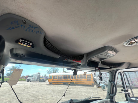 2004 International 4200 SBA - SET-BACK-AXLE Cab