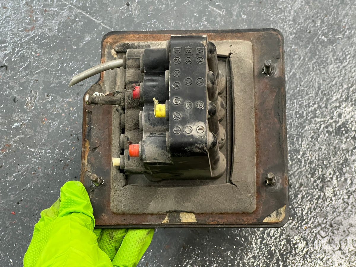 Sterling Air Valve Manifold A12-18075-001 For Sale