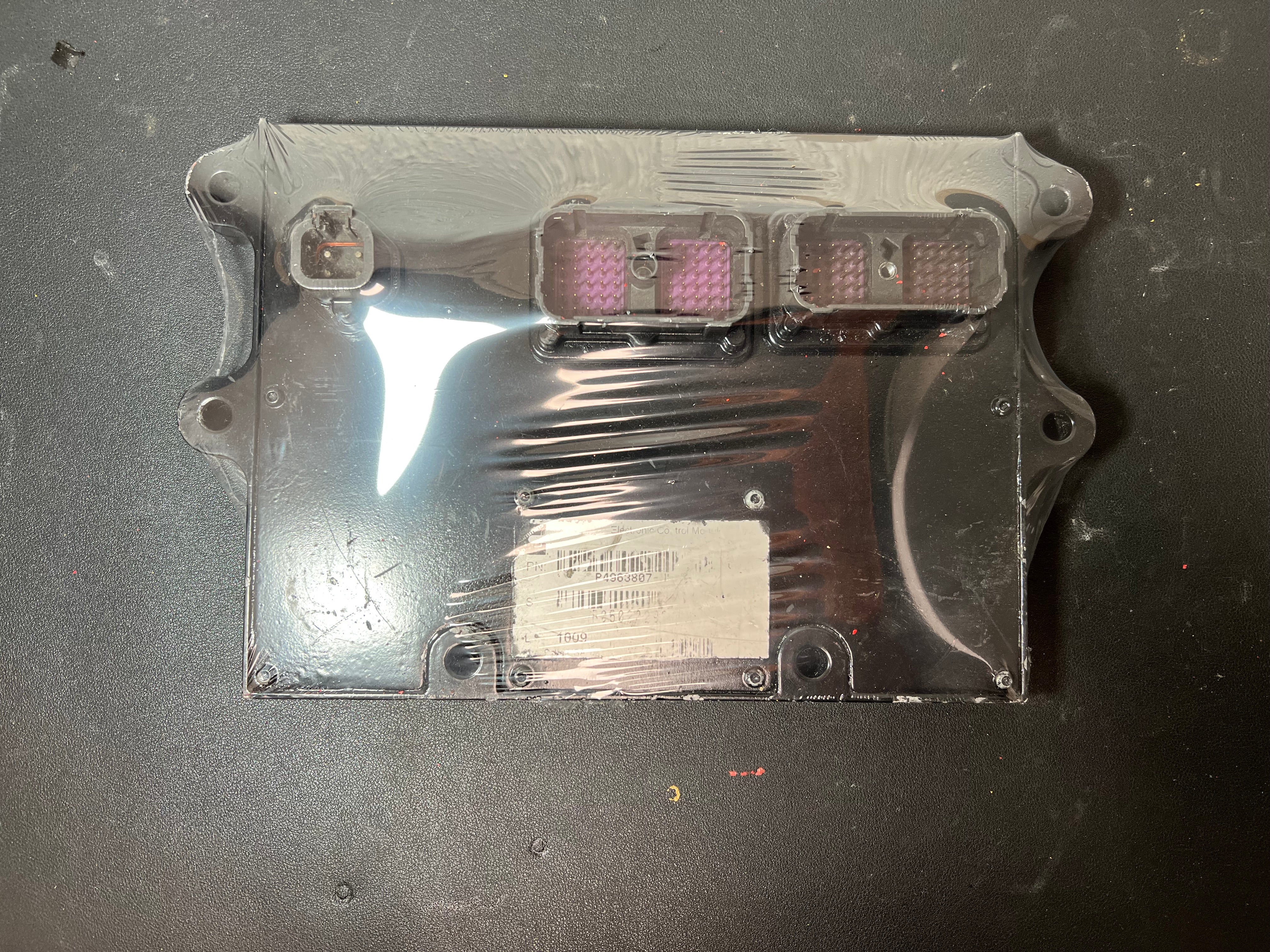 28skrumページ Cummins ISX Engine Control Module (ECM) Part # 3684009 For Sale