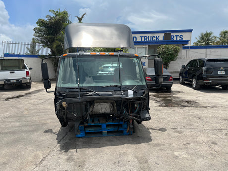 2005 International 8600 SBA Cab