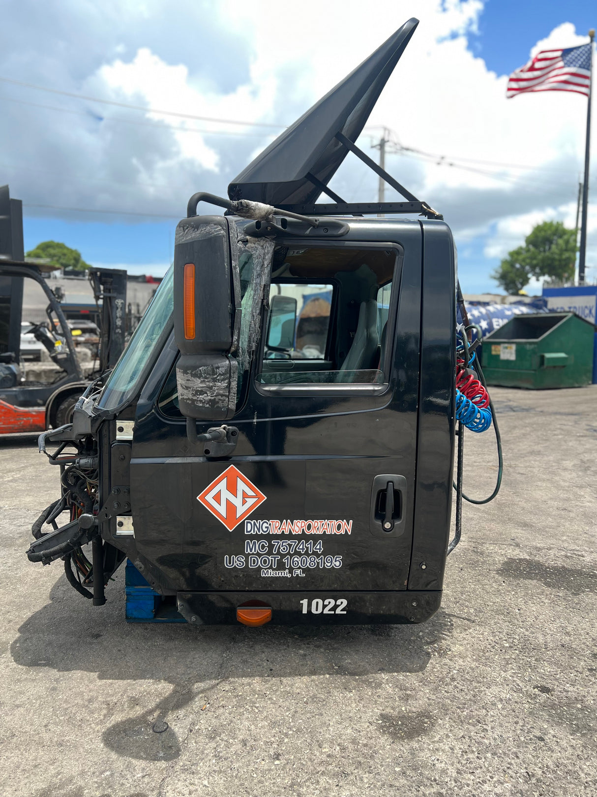 2005 International 8600 SBA Cab