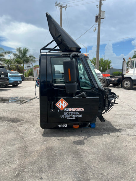 2005 International 8600 SBA Cab