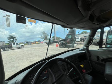 2005 International 8600 SBA Cab