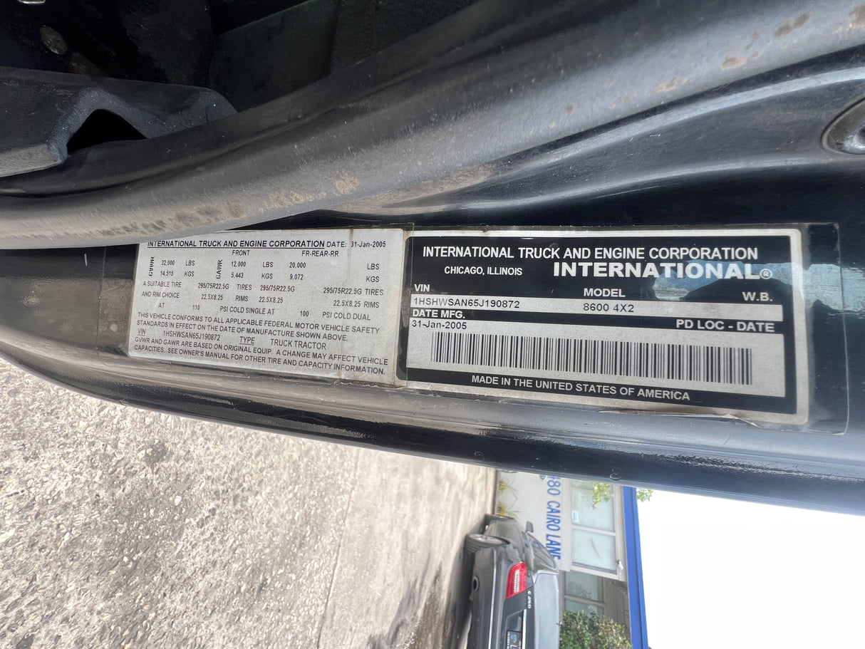 2005 International 8600 SBA Cab